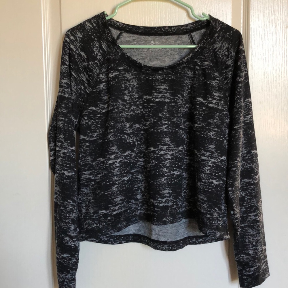Cropped long sleeved shirt